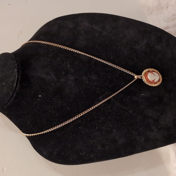 Avon| Vintage Apricot Cameo with Gold Toned Border and Rear Detailing - Picture 4 of 10